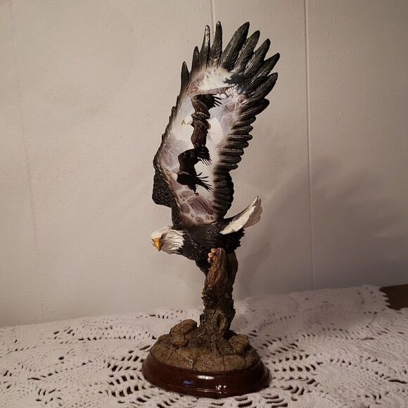 Bradford Exchange "Regal Wonders" from Wings of Power Collection Eagle Statue - Picture 1 of 9